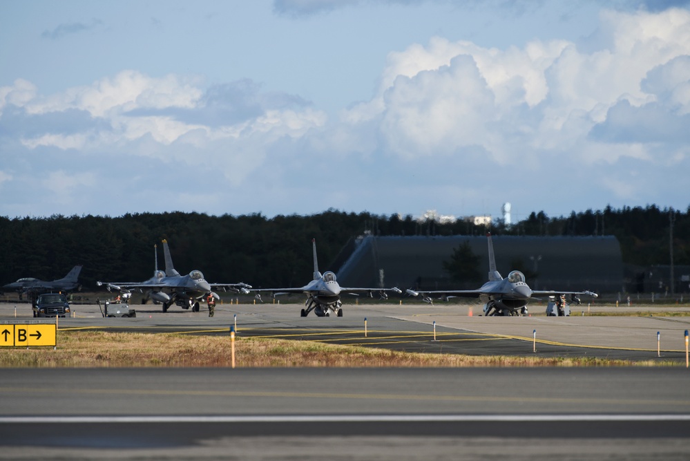 Falcons runnin' the flightline