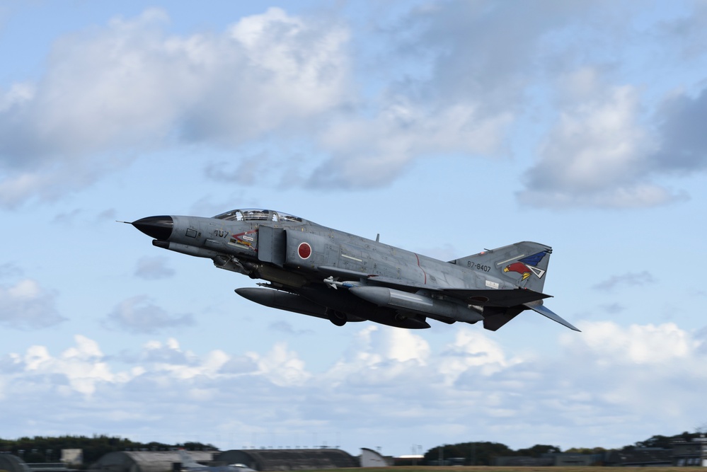 Old jet, same tricks