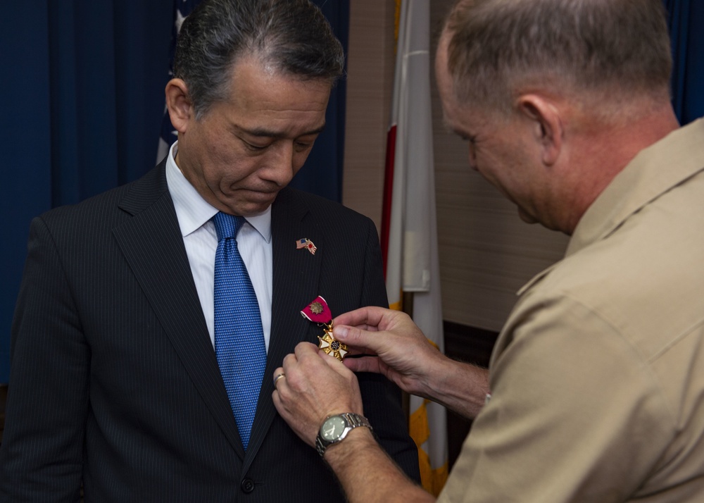 Retired Vice Adm. Seiichi Doman receives Legion of Merit