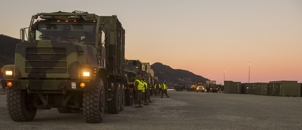 DVIDS - Images - MSB Marines transport cargo during TJ18 [Image 6 of 6]