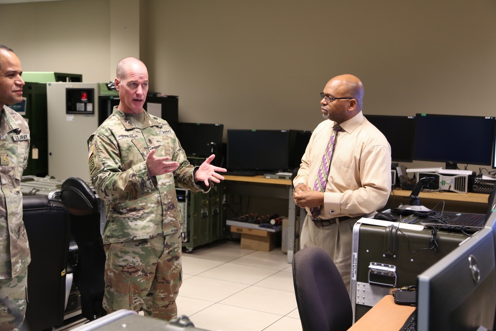 RDECOM Command Sgt. Maj visits Aviation, Missile Center