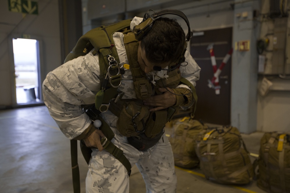 Force Recon Marines Prepare For An Air Op