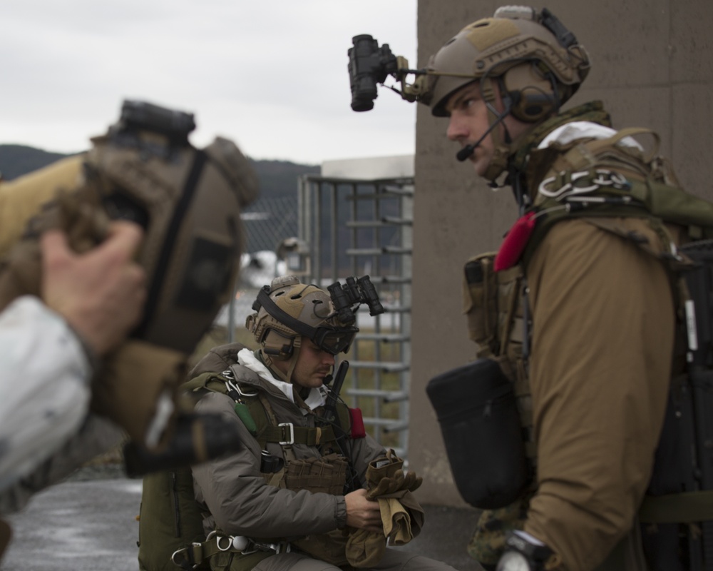 Force Recon Marines Prepare For An Air Op