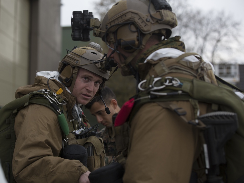 Force Recon Marines Prepare For An Air Op