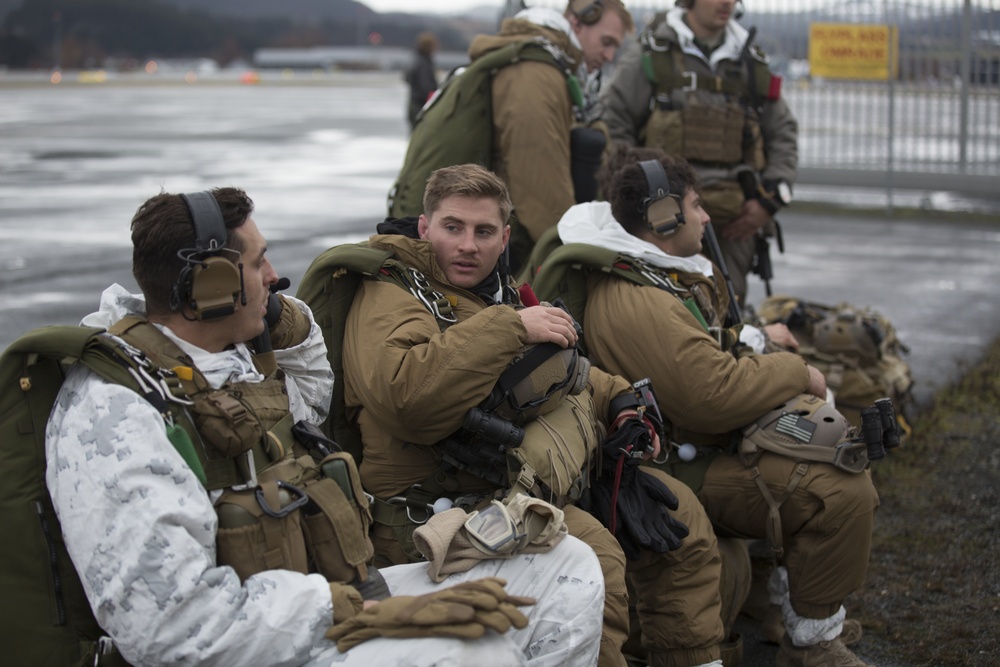 Force Recon Marines Prepare For An Air Op