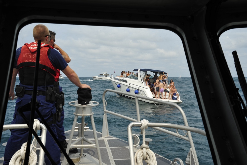 Chicago Coast Guard units enforce safety regulations during Air and Water Show