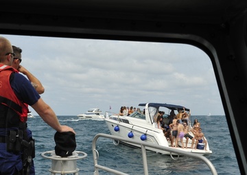 Chicago Coast Guard units enforce safety regulations during Air and Water Show