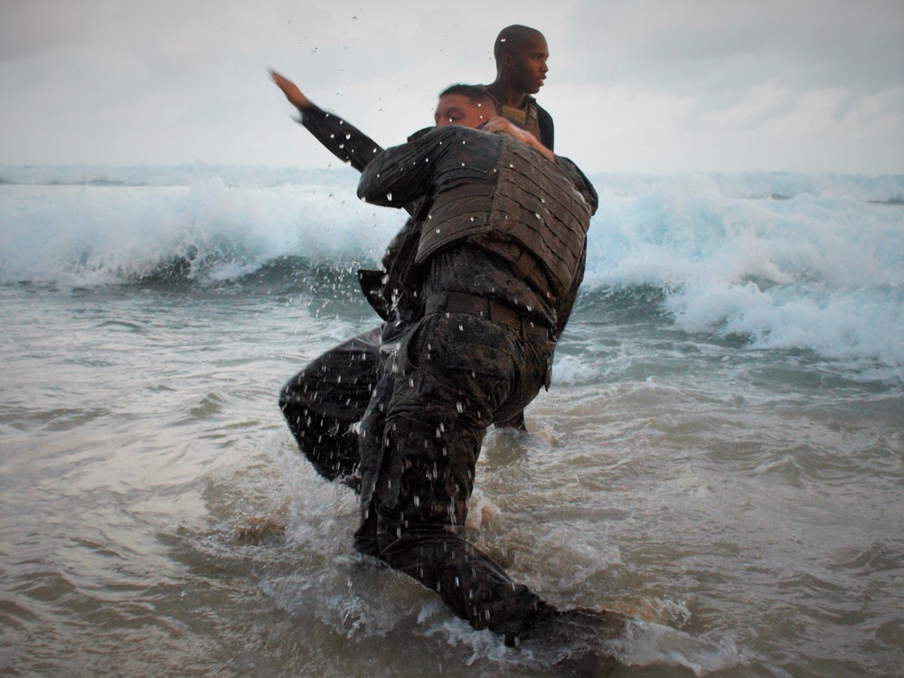 Amphibious warriors conduct shallow-water martial arts training