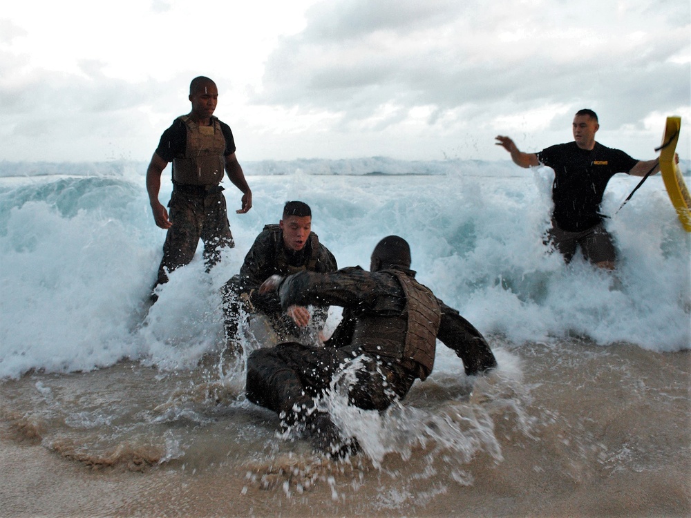 Amphibious warriors conduct shallow-water martial arts training