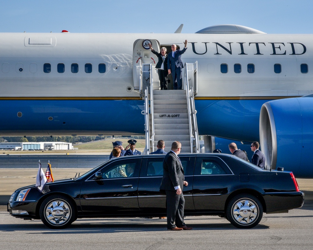 Vice President Pence and Alabama Governor Ivey Greets Onlookers