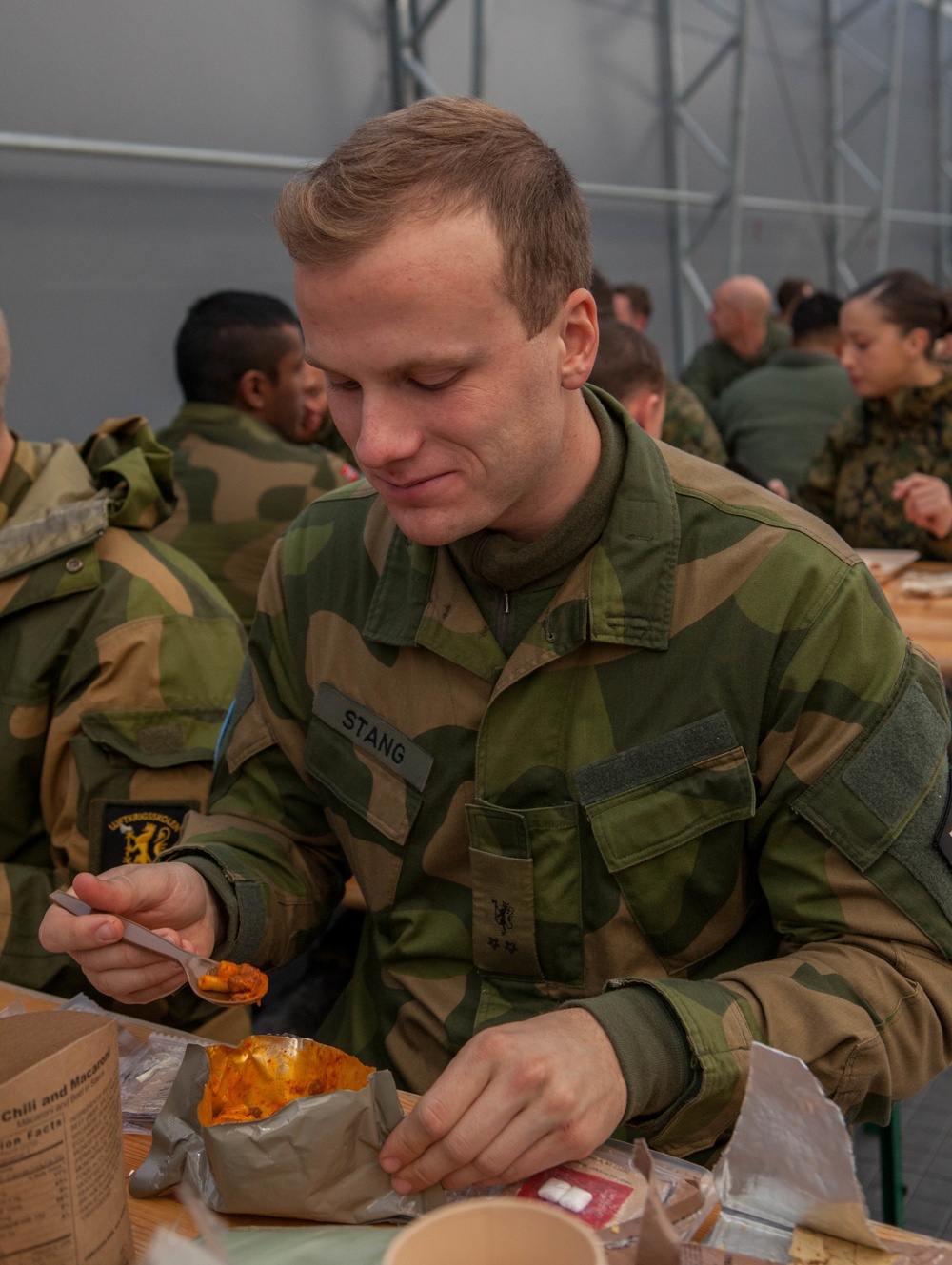 Norwegian Air Force Academy Cadets recieve tour during Trident Juncture 18