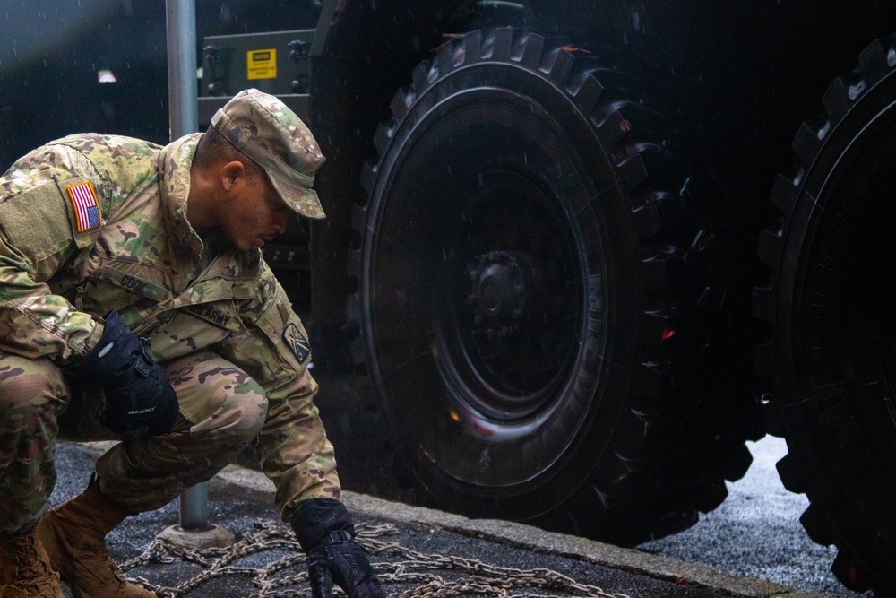 Snow chain training ensures mobility during Trident Juncture 18