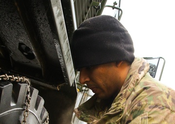 Snow chain training ensures mobility during Trident Juncture 18