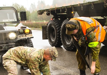 Snow chain training ensures mobility during Trident Juncture 18