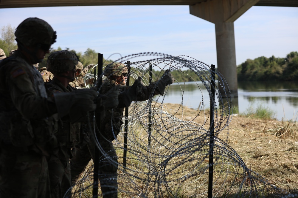 Hidalgo Texas Port of Entry Concertina Wire Deployment 11.02.18