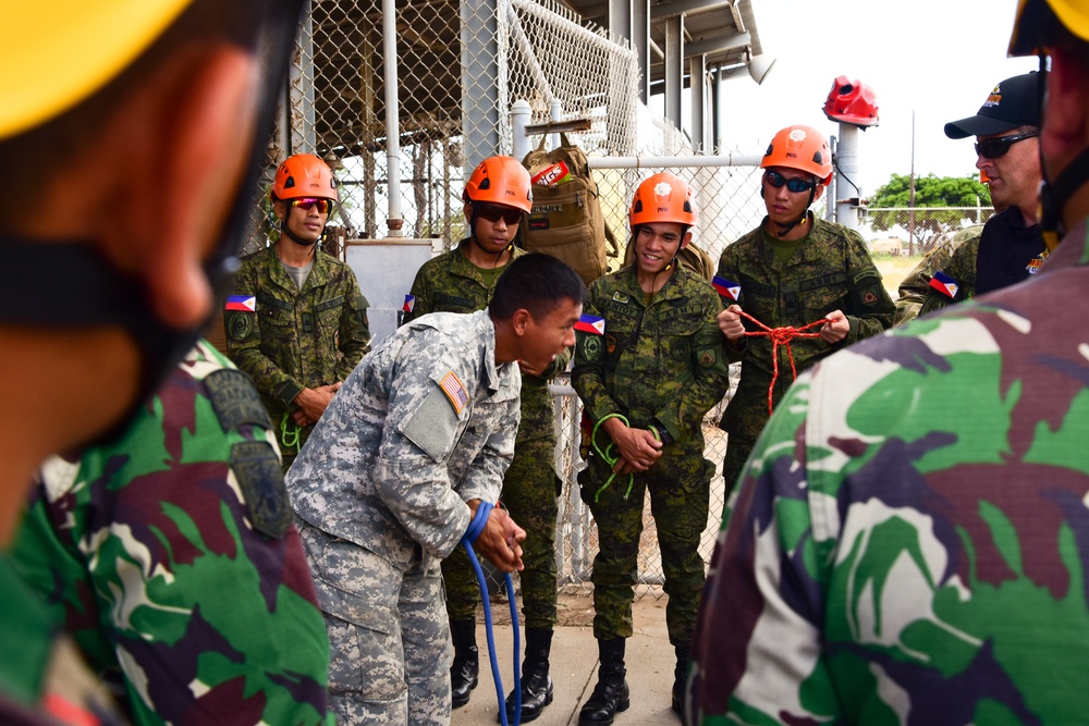 Hawaii Army National Guard Soldiers train beside Indonesian and Philippine disaster response teams