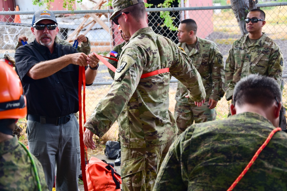 Hawaii Army National Guard Soldiers train beside Indonesian and Philippine disaster response teams