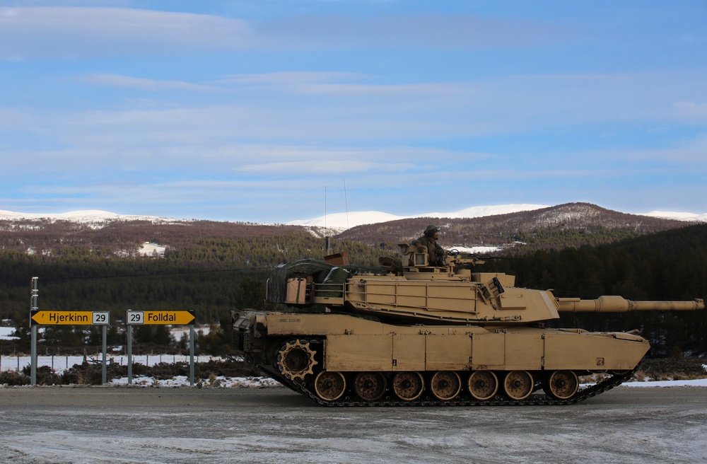 Trident Juncture 18 - U.S. Marines advance on Folldal