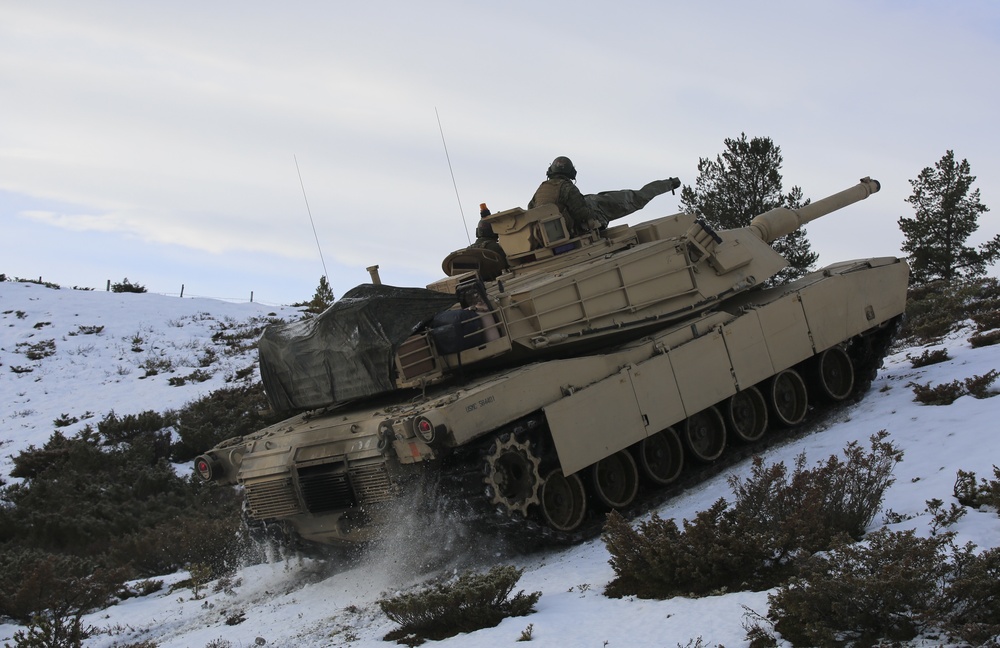 Trident Juncture 18 - U.S. Marines advance on Folldal