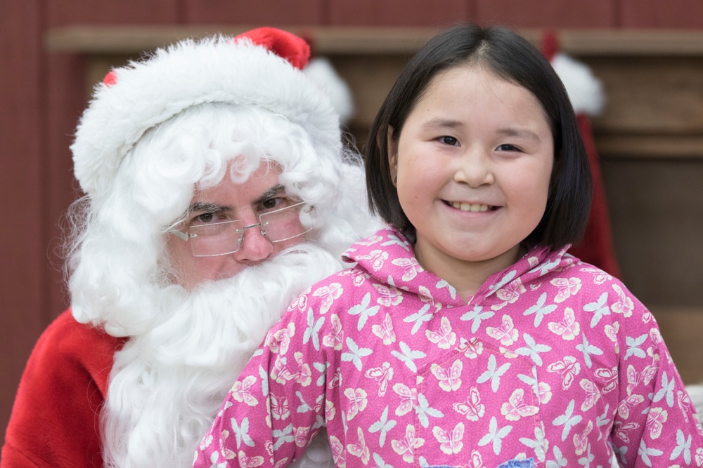 Emmonak welcomes Santa to town