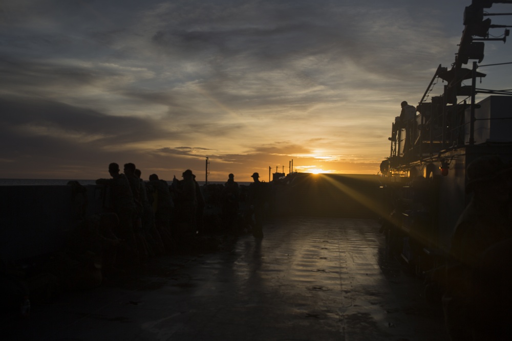 31st MEU, CLB-31 Marines arrive aboard Ashland to aid Yutu relief efforts