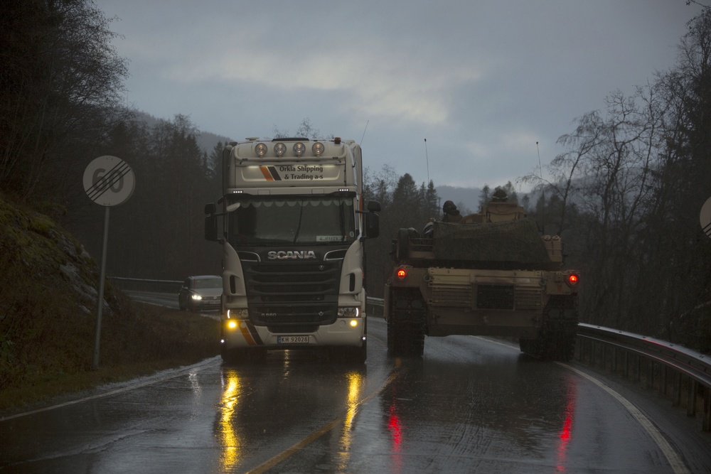 Abrams tanks roll down Norwegian streets