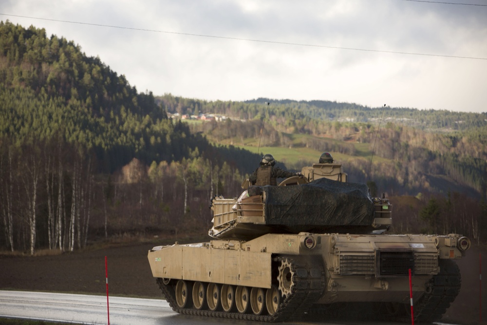 Abrams tanks roll down Norwegian streets