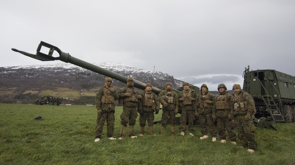 Echo Battery sets up a M777A2 Light Weight Towed Howitzer during Trident Juncture 18