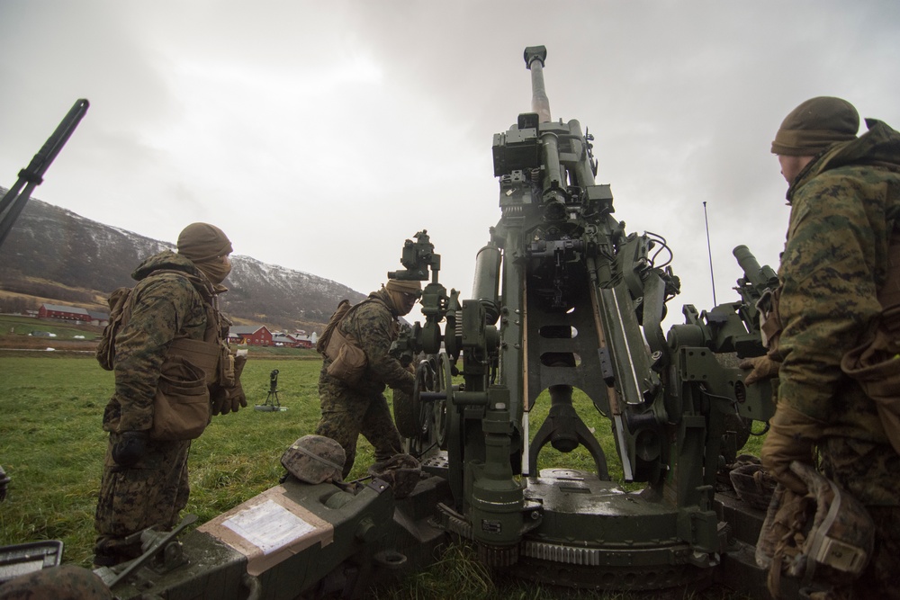 Echo Battery sets up a M777A2 Light Weight Towed Howitzer during Trident Juncture 18