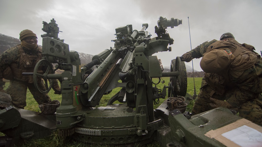 Echo Battery sets up a M777A2 Light Weight Towed Howitzer during Trident Juncture 18