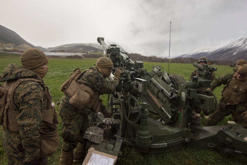 Echo Battery sets up a M777A2 Light Weight Towed Howitzer during Trident Juncture 18