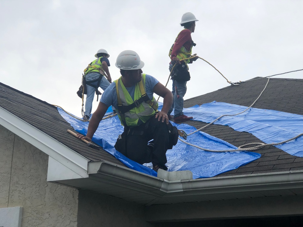 DVIDS - Images - USACE Contractor Installs Blue Roof [Image 4 Of 6]