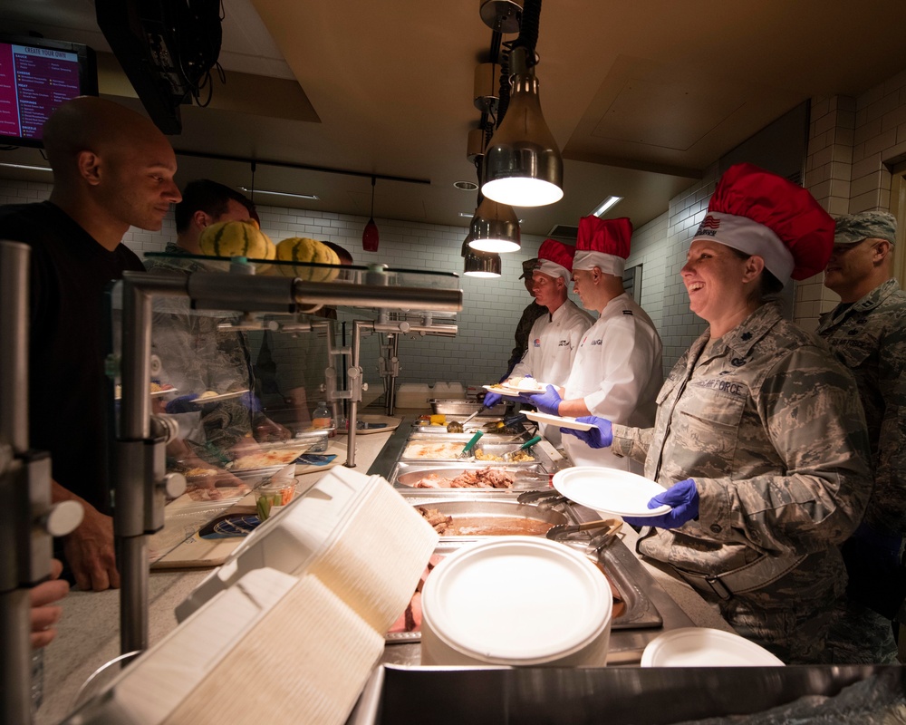 141st Leaders Serve Traditional Holiday Meal