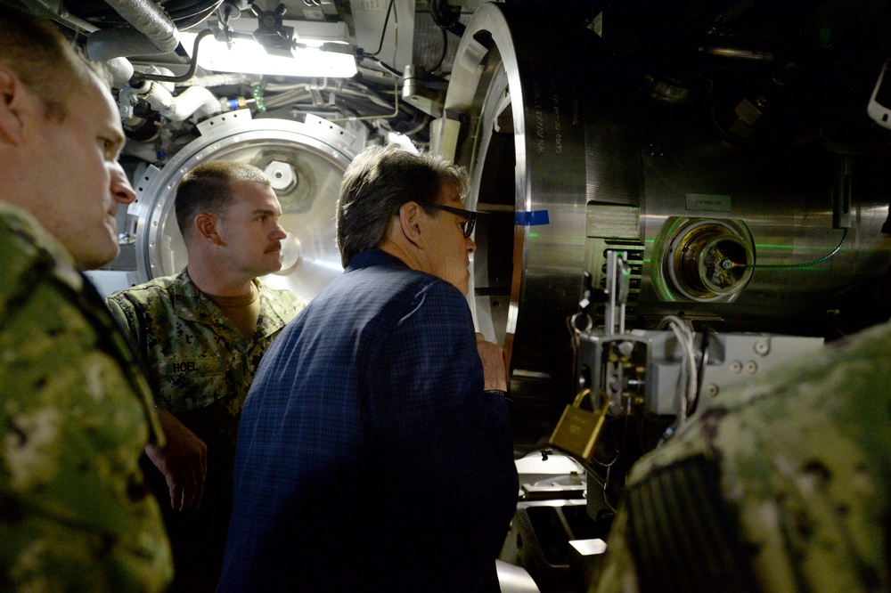 Secretary of Energy Visits USS John Warner (SSN 785)