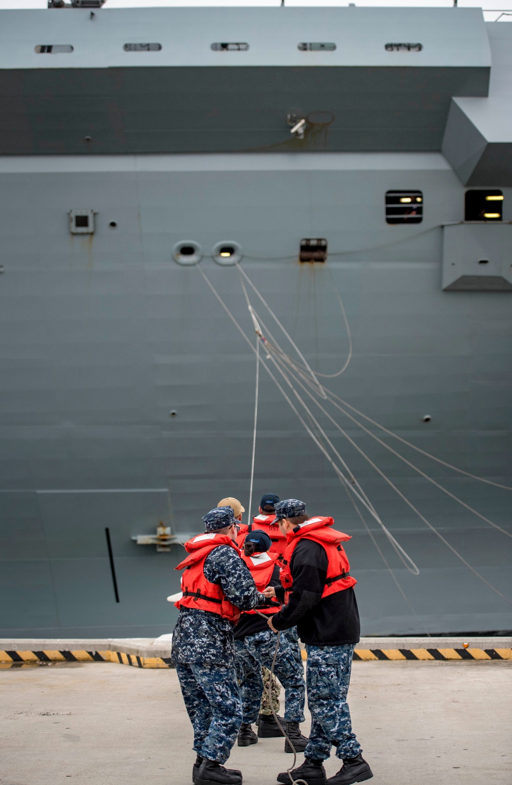 DVIDS - Images - GHWB Sailors Handle Lines for HMS Elizabeth Port Call ...