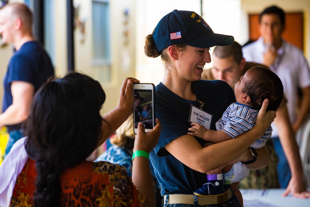 USNS Comfort Personnel Treat Patients at Land Based Medical Sites in Peru