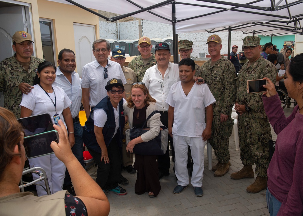 USNS Comfort Hosts Jorge Castillo, Chairman of Defense of Peru