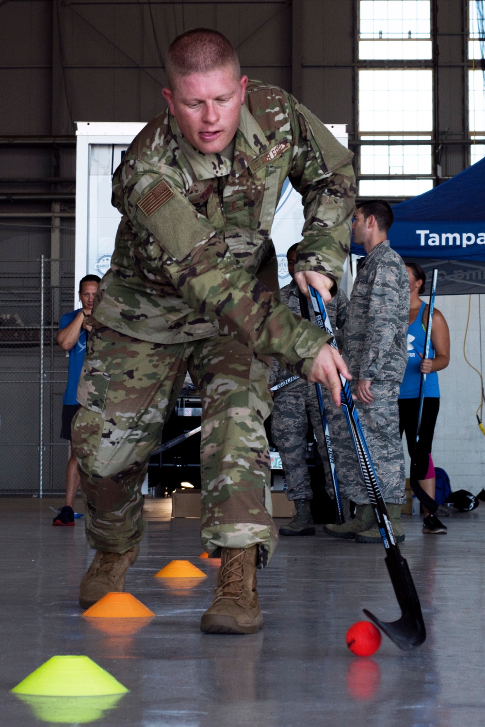 Hangar turned hockey rink: Tampa Bay Lightning, MacDill service members play hockey