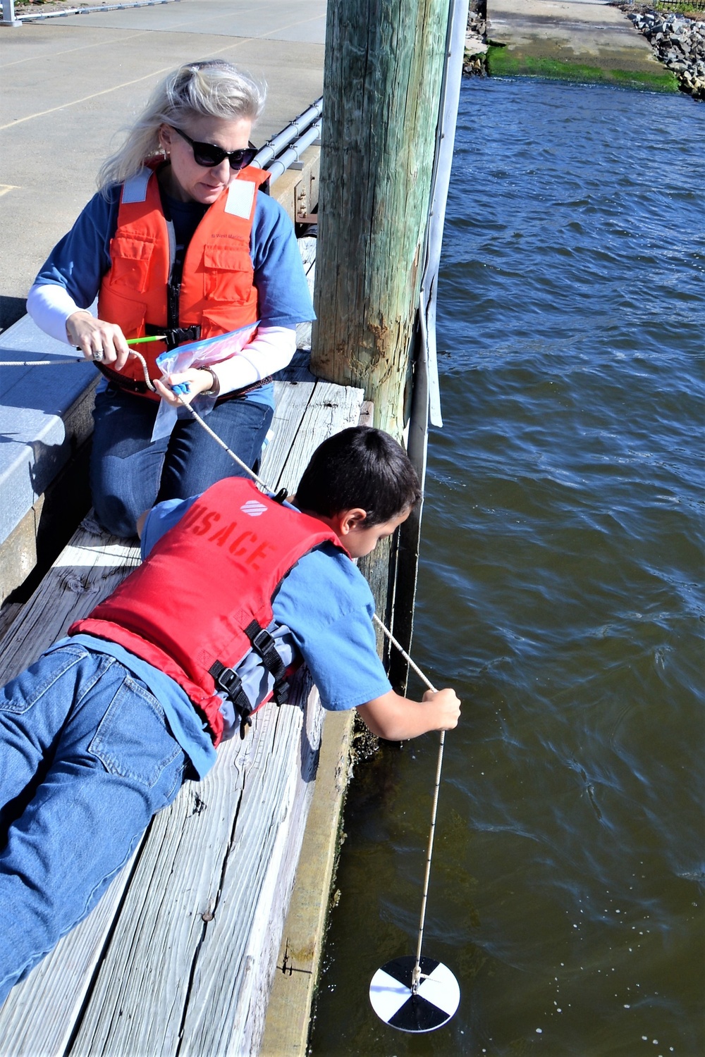 USACE Norfolk saves oysters, serves up STEM lession