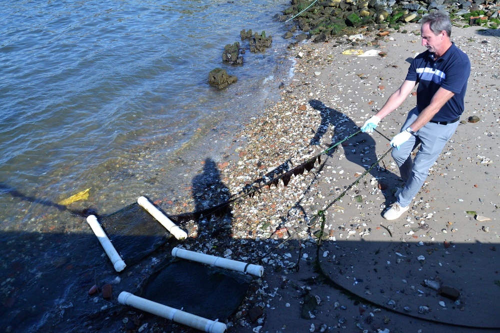 USACE Norfolk saves oysters, serves up STEM lession