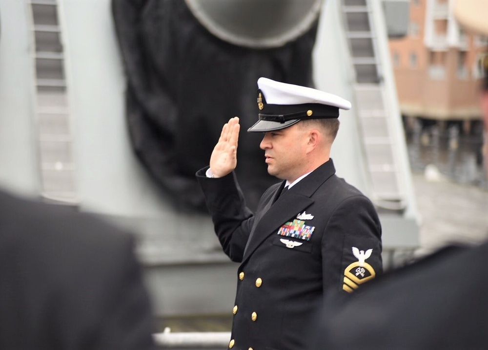 Naval Museum hosts a re-enlistment ceremony