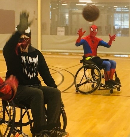 Soldiers boost morale in therapy