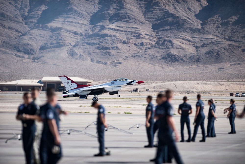 USAFADS &quot;Thunderbirds&quot; return to Nellis