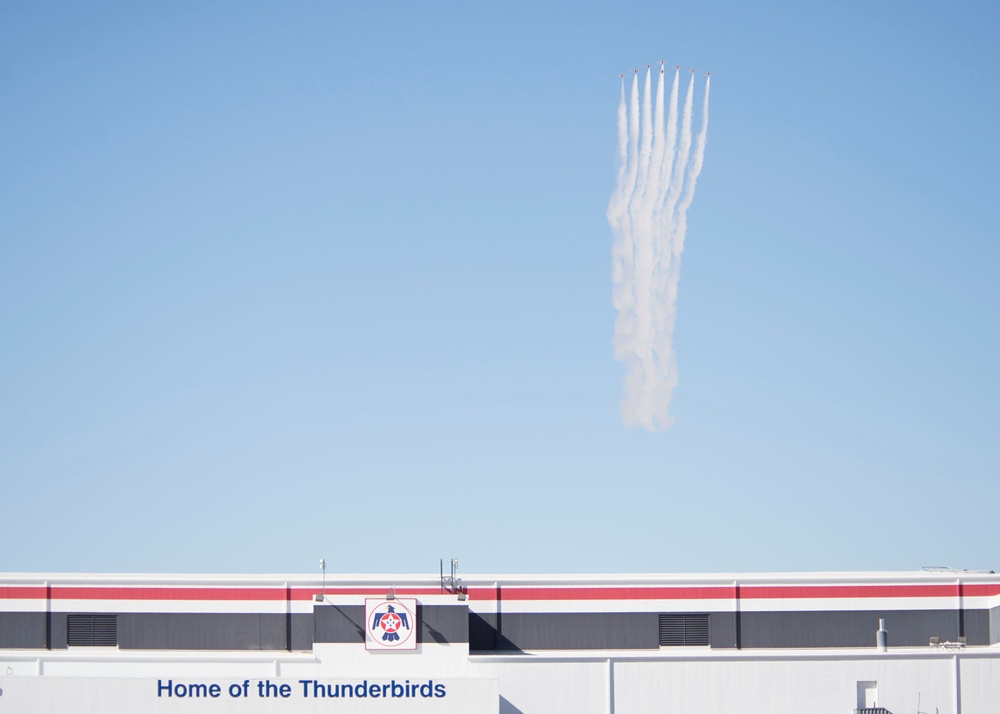 USAFADS &quot;Thunderbirds&quot; return to Nellis