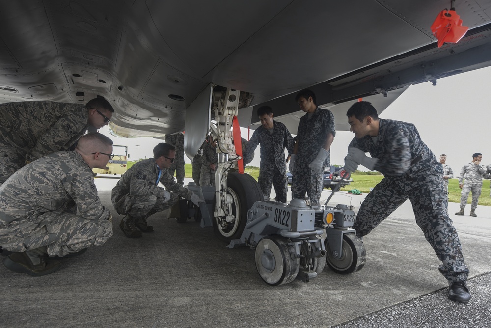 18 EMS crash recovery train with JASDF counterparts