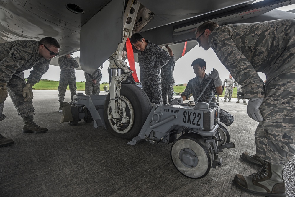 18 EMS crash recovery train with JASDF counterparts