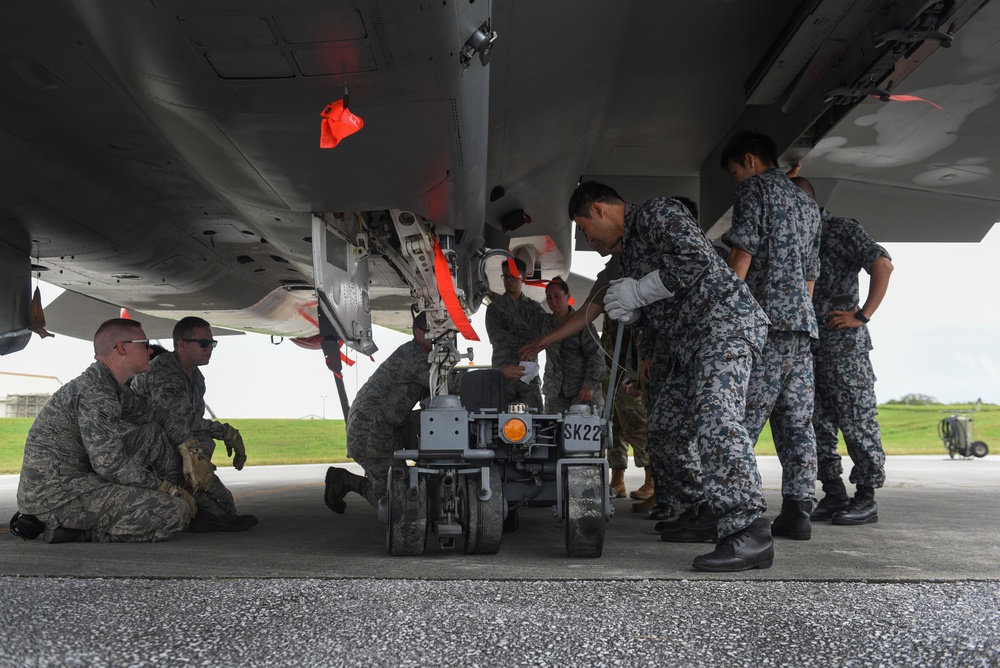 18 EMS crash recovery train with JASDF counterparts