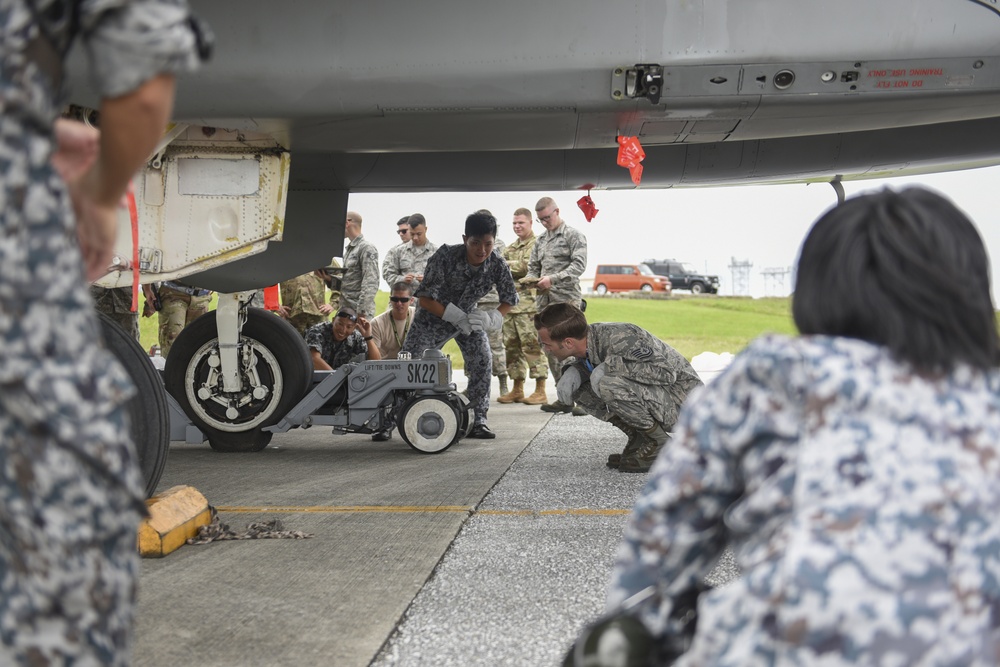 18 EMS crash recovery train with JASDF counterparts