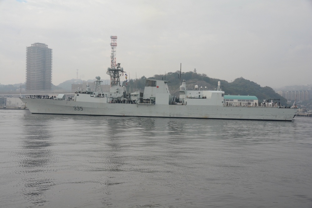 Royal Canadian Navy Halifax-class frigate, HMCS Calgary (FFH 335), Visits Yokosuka