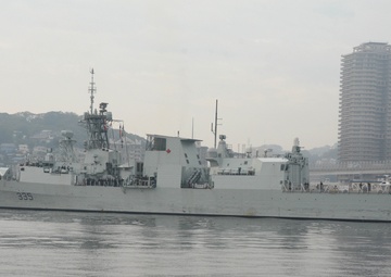 Royal Canadian Navy Halifax-class frigate, HMCS Calgary (FFH 335), Visits Yokosuka